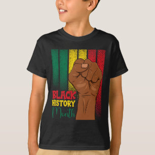 Camiseta Mês da História Negra Punho Mãos Na Bandeira Afric