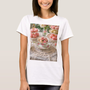 Camiseta Mesa floral, xícaras, pratos com camadas rainha do