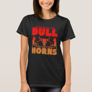 Camiseta Mess with the Bull You Get the Horns Don't Me Get