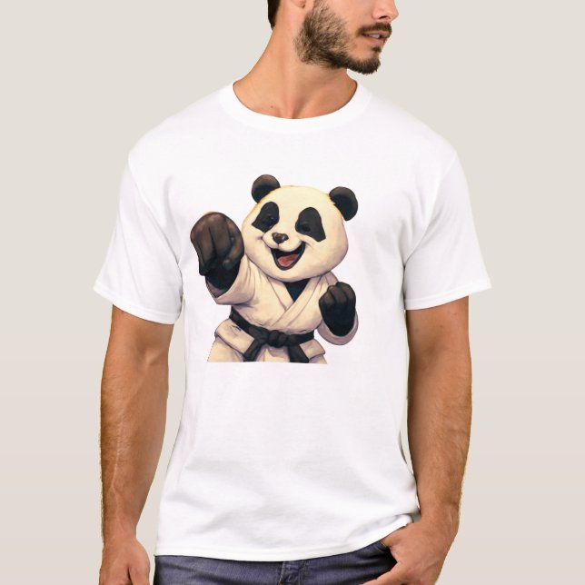 Camiseta Mestre de Karatê Panda – Adoráveis Artes Marciais (Frente)