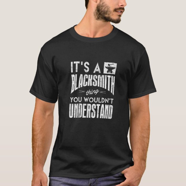 Camiseta Metalsmith Blacksmithing Forjando Um Blacksmith (Frente)