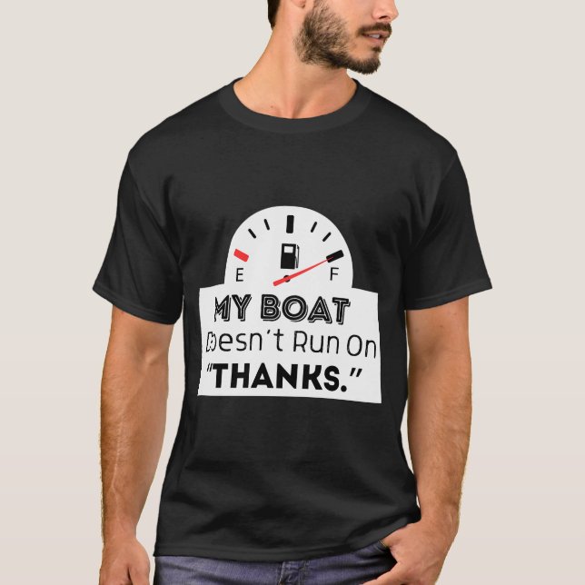 Camiseta Meu Barco Não Funciona Com Obrigado Sticker (Frente)