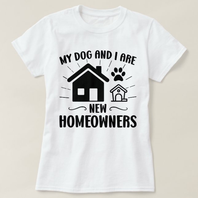 Camiseta Meu Cachorro e eu somos novos donos de casa encant (Frente do Design)