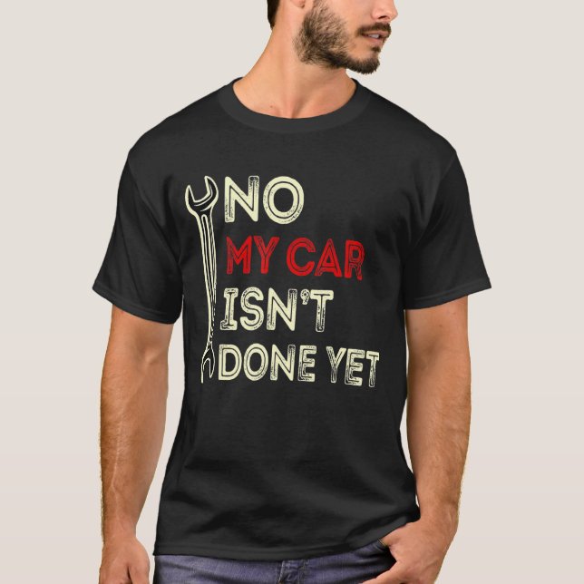 Camiseta Meu carro não é feito, ainda é engraçado. (Frente)