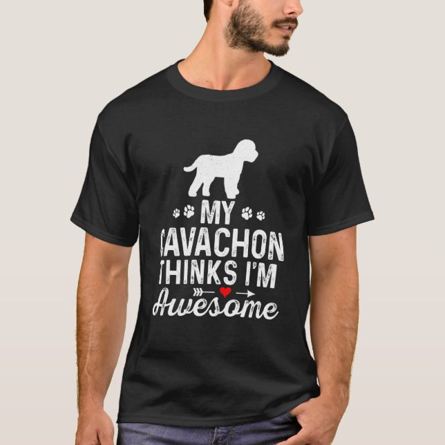 Camiseta Meu Cavachon acha que sou o melhor dono de cachorr (Frente)