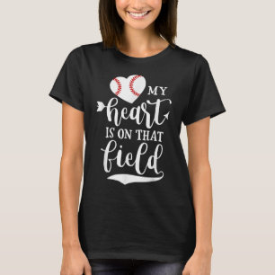 Camiseta Meu Coração está no Campo Baseball Mãe