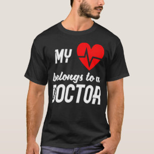 Camiseta Meu (coração) pertence a um dia de doutor 