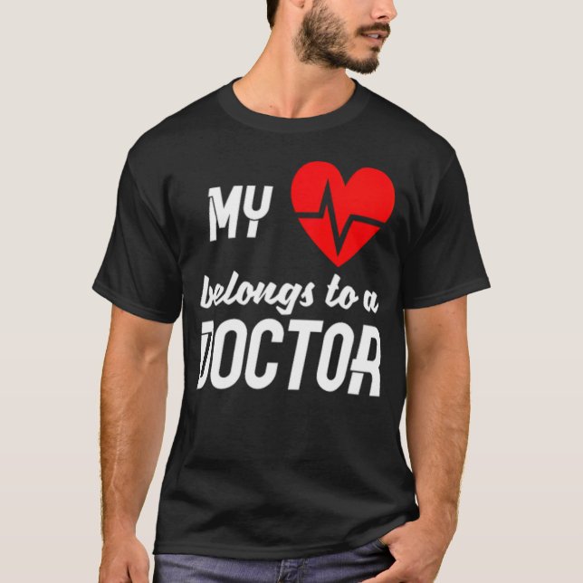 Camiseta Meu (coração) pertence a um dia de doutor  (Frente)