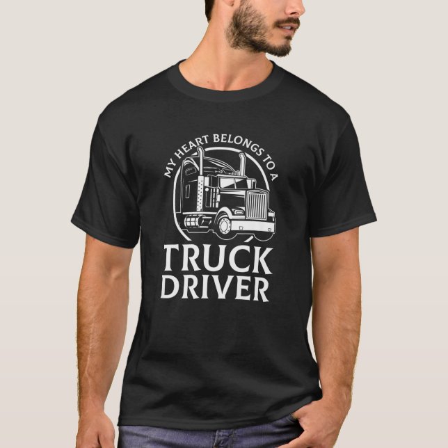 Camiseta Meu Coração Pertence A Um Motorista De Caminhão 18 (Frente)