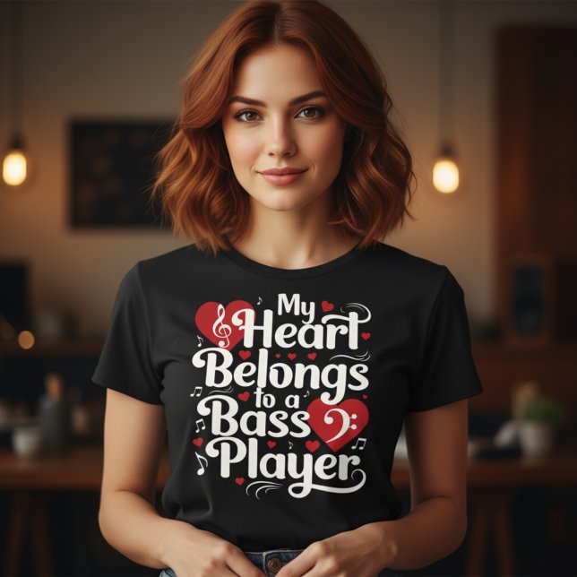 Camiseta Meu Coração Pertence a um Tocador de Baixo Músico  (Criador carregado)