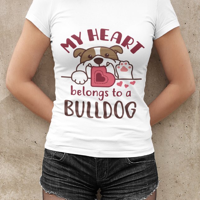 Camiseta Meu Coração Pertence a uma Camisa-T-Bulldog (Criador carregado)