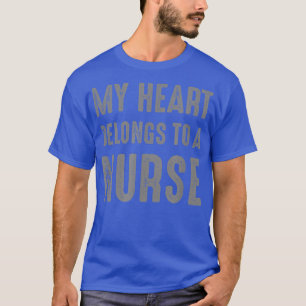 Camiseta Meu coração pertence a uma enfermeira - Namorada e