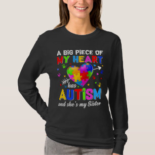 Camiseta Meu Coração Tem Autismo Ela É Minha Irmã Autis