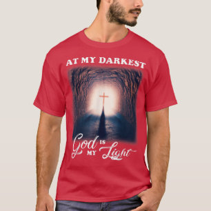 Camiseta Meu Deus Mais Escuro É Minha Figurinha Cristã Luz
