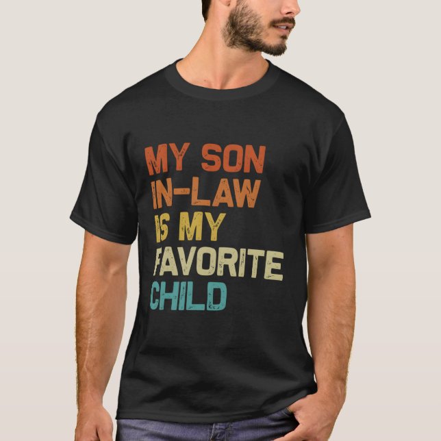 Camiseta Meu Filho De Direito É Meu Humor Familiar Favorito (Frente)