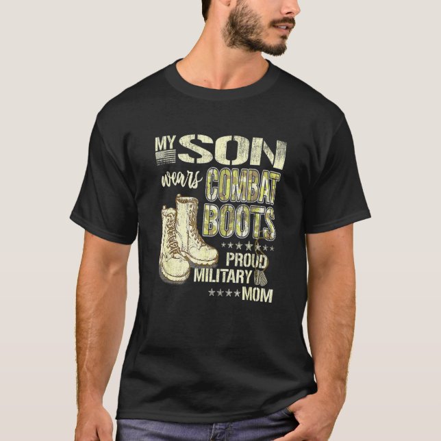 Camiseta Meu Filho Veste Botas de Combate Orgulhosa Mãe Mil (Frente)
