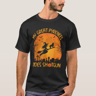 Camiseta Meu Great Pyrenees Anda de Espingarda com Bruxa no