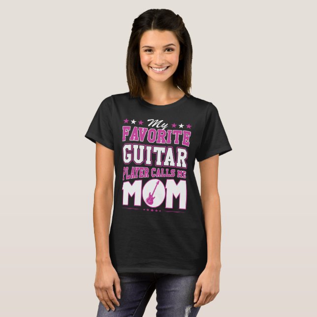 Camiseta Meu guitarrista favorito chama-me mamã (Frente Completa)