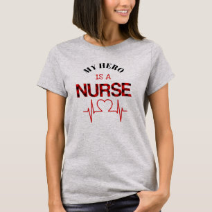 Camiseta Meu Herói é uma Xadrez Enfermeira Cardiograma T-Sh