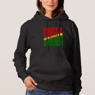 Camiseta Meu Hustle Parece Diferente - Verde Amarelo Vermel