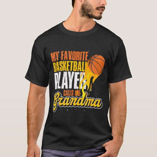 Camiseta Meu Jogador De Basquete Favorito Me Chama De Vovó  (Frente)