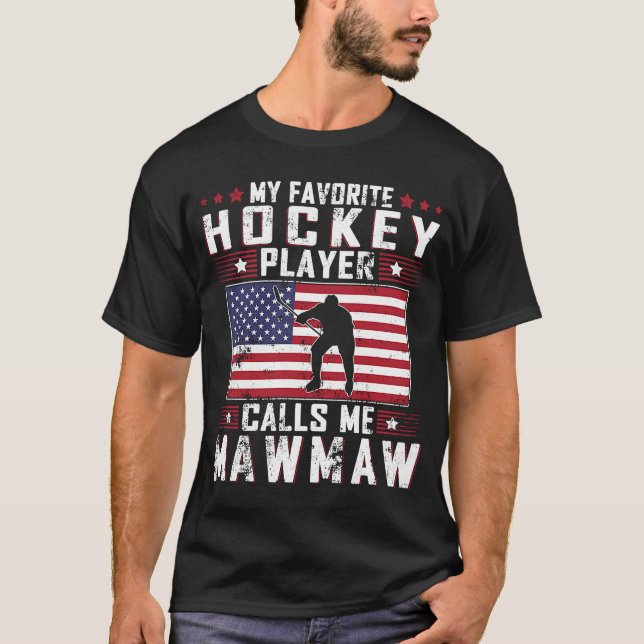 Camiseta Meu Jogador De Hóquei Favorito Me Chama De Mawmaw  (Frente)