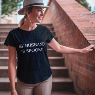 Camiseta Meu Marido É Dia de as Bruxas engraçado Estranho