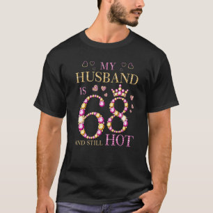 Camiseta Meu Marido Tem 68 Anos E Ainda Está Quente Meu Mar