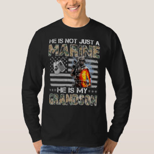 Camiseta Meu neto é uma vovó fuzileira orgulhosa