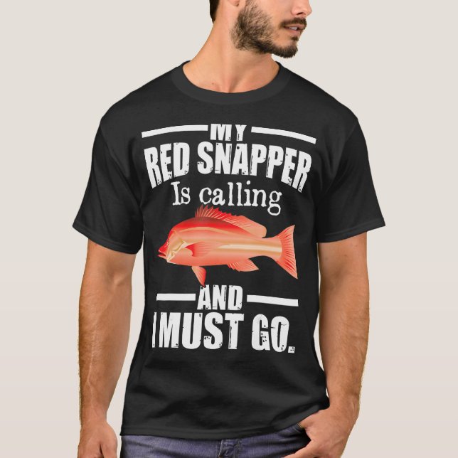 Camiseta Meu Pargo Vermelho Está Chamando E Eu Devo Ir Pesc (Frente)