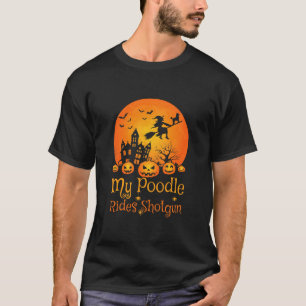 Camiseta Meu Poodle Dirige O Halloween Da Bruxa De Pumpkin 