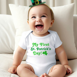 Camiseta Meu Primeiro Dia de São Patrício Verde Trevo