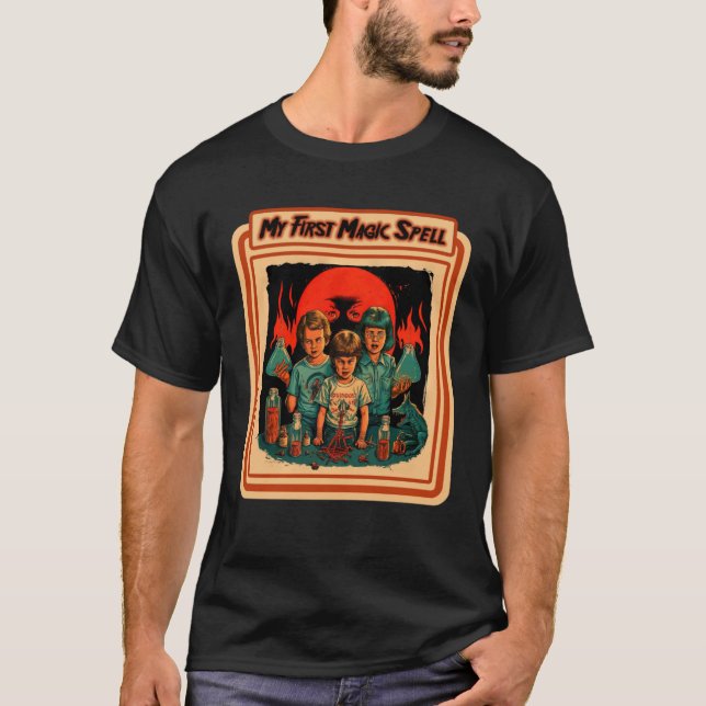 Camiseta Meu Primeiro Horror Ortográfico Mágico Assusta Alg (Frente)