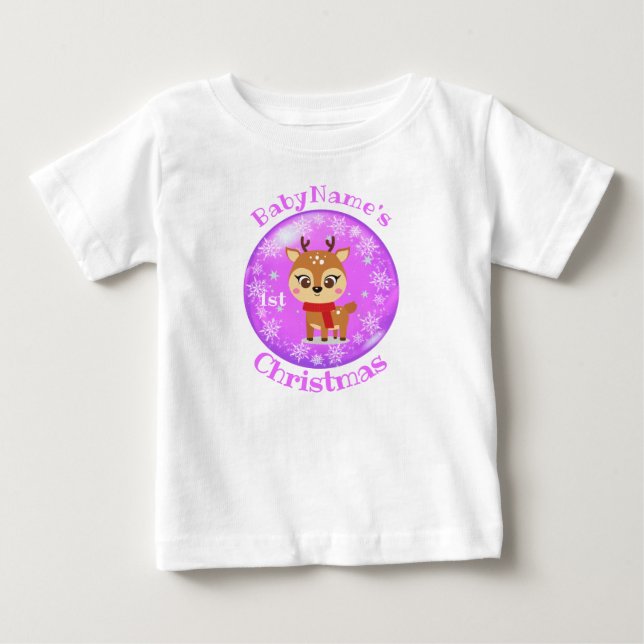 Camiseta Meu Primeiro Natal com Nome Rena Fofa Roxa (Frente)