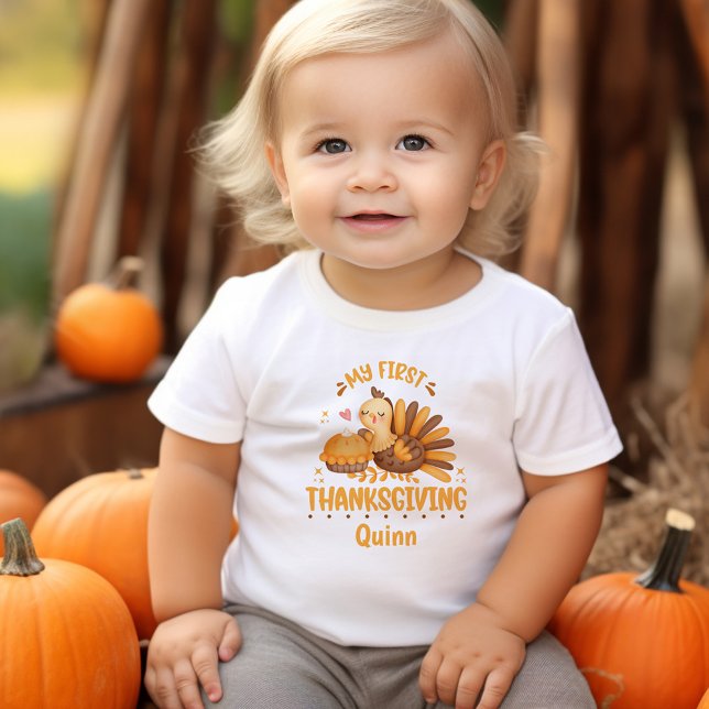 Camiseta Meu Primeiro Nome Personalizado de Bonito de Ação  (My First Thanksgiving Personalized Baby T-Shirt)