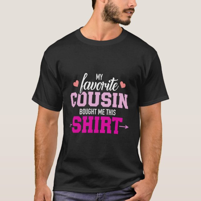 Camiseta Meu Primo Favorito Me Comprou Este Presente (Frente)