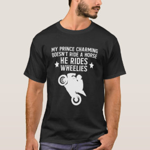 Camiseta Meu Príncipe Não Monta Um Cavalo Ele Faz Wheelies