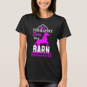 Camiseta Meu Terapeuta Mora Em Um Celeiro Cavalo