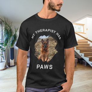 Camiseta Meu terapeuta tem pinças de cachorro foto de preto