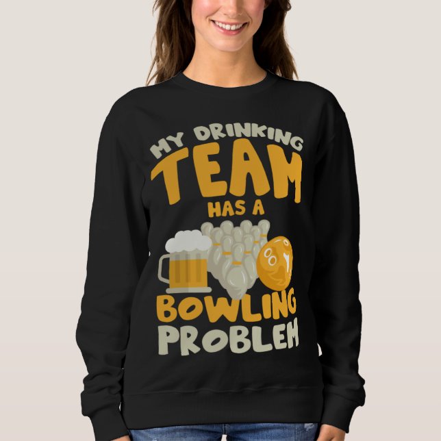 Camiseta Meu Time de Bebedores Tem um Problema de Boliche   (Frente)