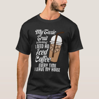 Camiseta Meu Traço Tóxico É Pensar Que Preciso De Um Café F