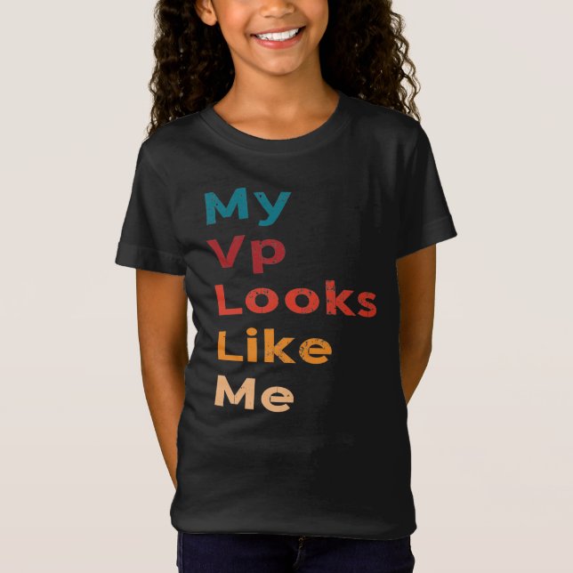 Camiseta Meu Vp Parece Me Kamala Harris Madam VP (Frente)