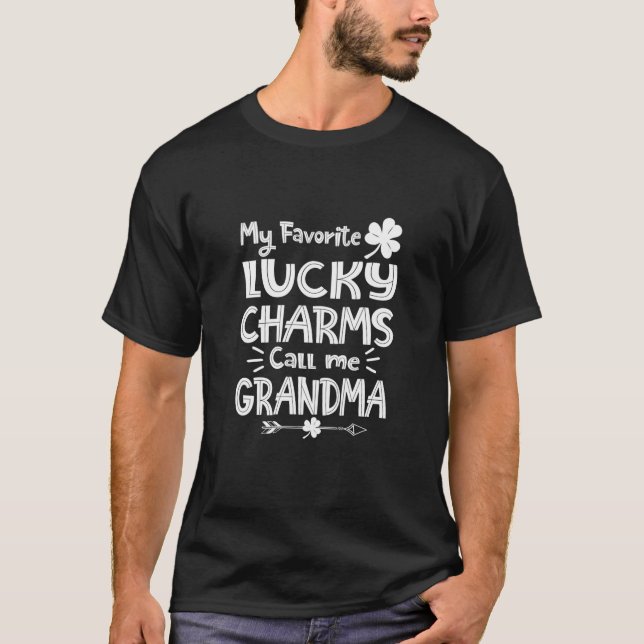 Camiseta Meus Charmes Favoritos De Sorte Me Chamam De Avó E (Frente)