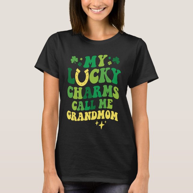 Camiseta Meus Charmes Sortudos Me Chamam De Grande Mãe Rua  (Frente)
