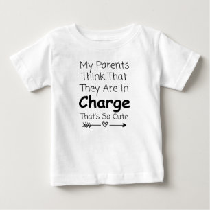 Camiseta Meus Pais Acham Que Estão No Comando Isso É Tão Fo