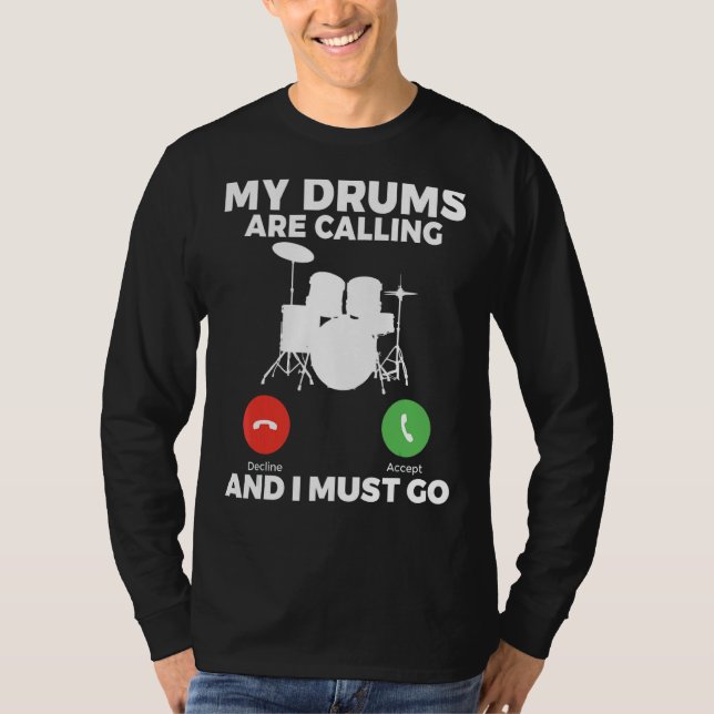Camiseta Meus Tambores Estão Ligando E Eu Preciso Ir Drumme (Frente)