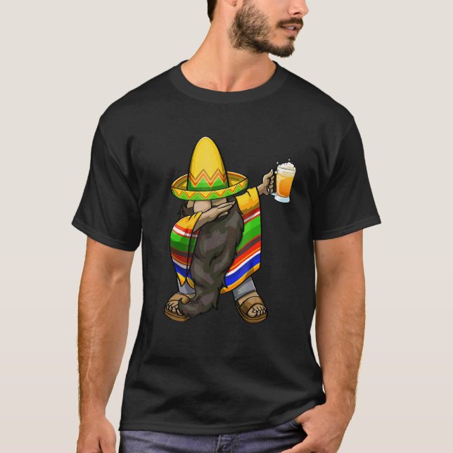 Camiseta Mexicano Dabbing Gnome Cinco De Mayo Poncho Sombre (Frente)