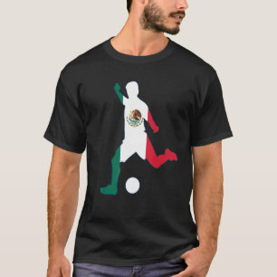 Camiseta México: Jogador de futebol mexicano com bandeira