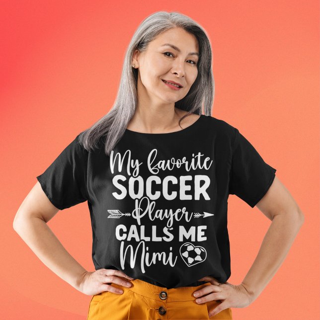 Camiseta Mi jugador favorito me llama Mimi Abuela  (Criador carregado)