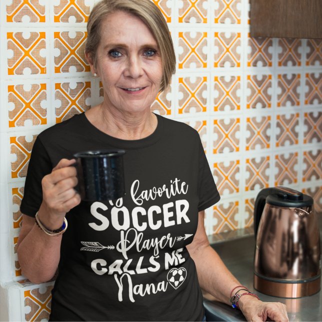 Camiseta Mi jugador favorito me llama Nana Abuela  (Criador carregado)